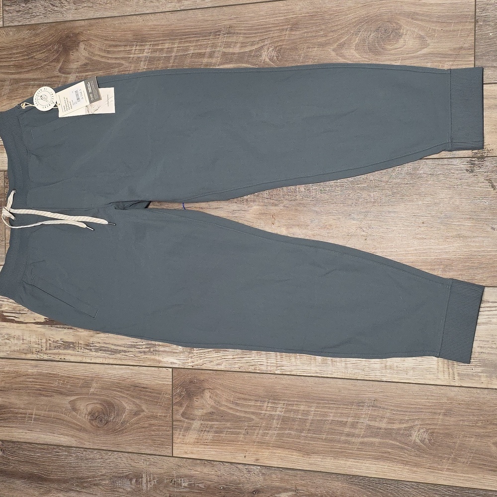 NWT Men's Vuori "Meta Jogger" color "Lake". Elastic Waist Size Large, 30" Inseam